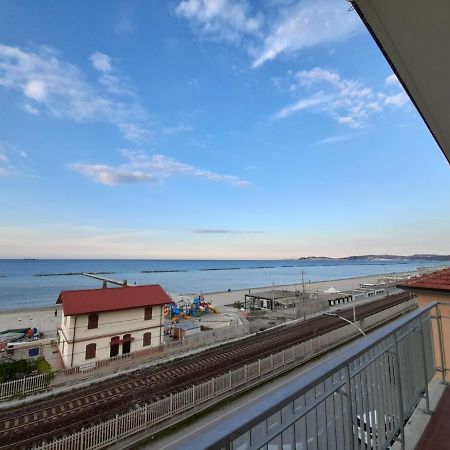 Appartamento Fronte Mare Falconara Marittima Dış mekan fotoğraf